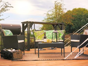 Private outdoor area with barbecue, furniture and decking