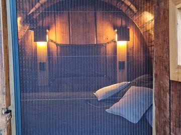 Grasevina barrel with mosquito screen door
