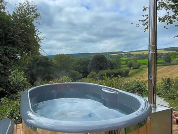 Hot tub with field views (added by manager 15 sep 2023)