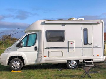 We welcome motorhomes up to 7.5m in length