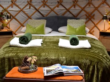 Enjoy a cosy stay this autumn in the yurt