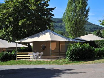 Safari tent