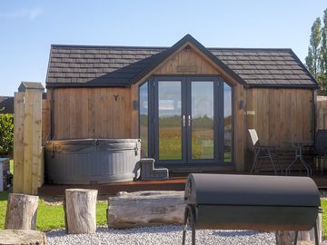 Goldie private hot tub and decking area