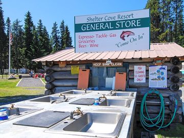 Fish cleaning station