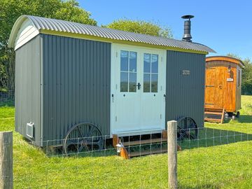Mist hut and private facilities