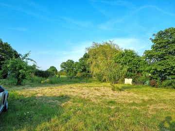 Lower paddock for picnics and strolling