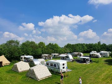 A nice all-over photo of a full campsite (added by manager 21 may 2024)