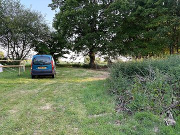 Non-electric forest floor tent pitch