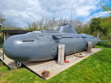 Hms bond
