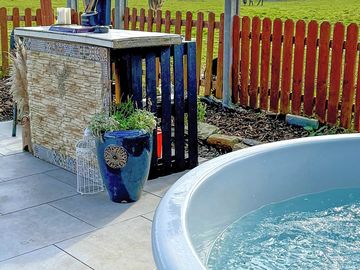 Private bar and hot tub