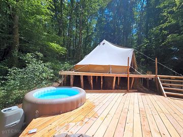 Exterior cosy with private hot tub