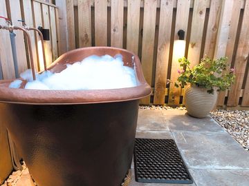 Outdoor bath