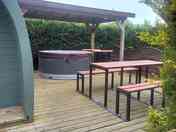 Pod with outdoor seating and hot tub (added by manager 31 May 2024)