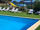 Piscina con toboganes
