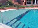 Piscina y terraza muy limpias