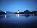 Inseln mit kirche am abend