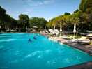 Pool auf dem platz