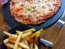 Hitch & brew on site offer pizza evening on saturdays