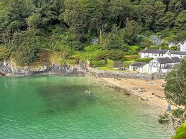 Readymoney beach only 30mins walk