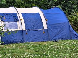 Unser zelt auf dem campingplatz.