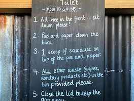 Instructions in case you’ve not used à composting toilet before!