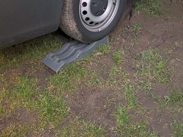 Die ausgleichsrampen sind im matsch versunken.
