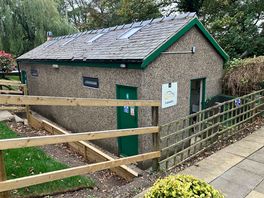 Ye olde toilet block with access via awkward steep descending steps.