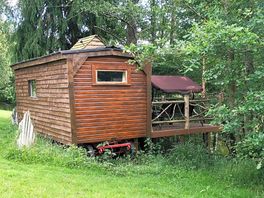 Shepherds Hut and veranda