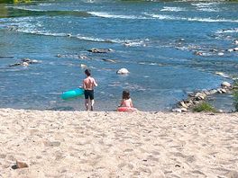Rivière au bord du camp