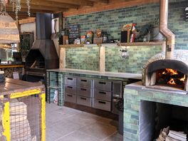 Outside bar