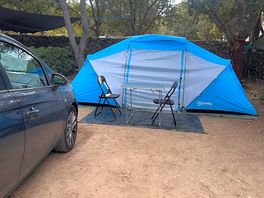 Posto tenda con parcheggio annesso