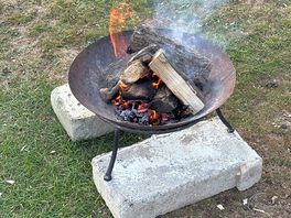 Nice little campfire after a great pub meal.