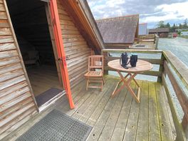 1 table and chair, should be 2