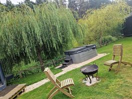 Hot tub and bbq facilities