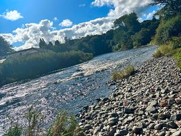 The river annan st the bottom of the onsite golf course - very small pebble beach for paddling