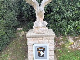 Bands of brother memorial. 101st parachute regiment, screaming eagles