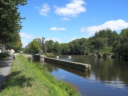 The canal nantes-brest is close, too.