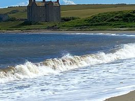 The curl of the waves crashing to shore was magnificent!😍