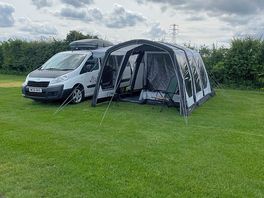 Nice flat pitches, stunning views, horses in adjacent field were a bonus.
