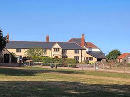 The farmhouse. 😍