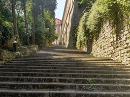 Veel trappen in de stad