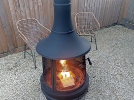 It was lovely listening to the crackling of the wood at night chilling with drinks eating snacks.