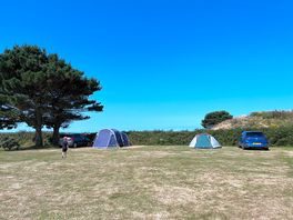 Choose your own pitch on arrival. we were able to pitch right next to accompanying group.