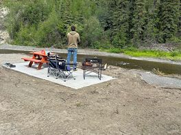 Picnic are overlooking tolsona creek