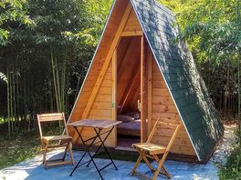 Terrace with table outside the cabin