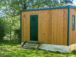 Private bathroom for each fully-serviced pitch