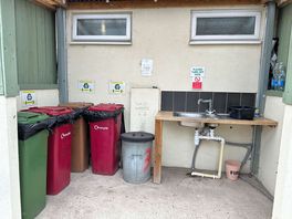 Rubbish, recycling and washing up area