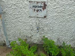 Apparently this hasn’t worked for five years. no one thought to paint out the sign.