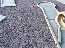 Unplayable mini golf