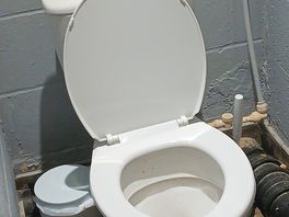 Basic toilet cubicle